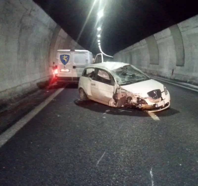 Schianto mortale sull'A12 Il conducente torna libero