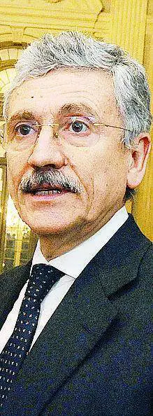 L'ex premier vuole convincere il Pd che il futuro è del rottamatore. Altro che Barca