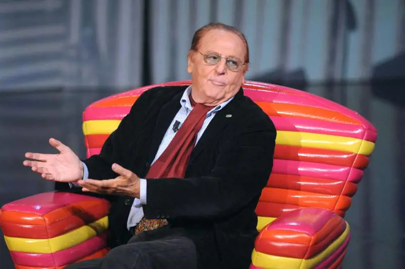 "Il vero comico ride dei politici, ma non li fa sanguinare"