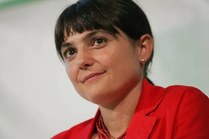 Dal bel faccino ai voltafaccia Debora sta solo con chi vince