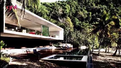 Kogan, architettura da film con legno, pietra e luce