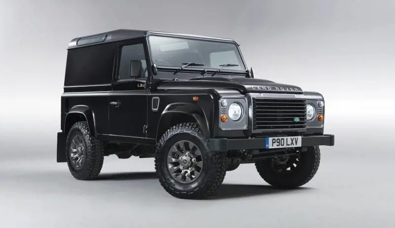 Land Rover Defender LXV 65 anni e non sentirli