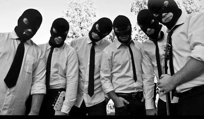 Il punk che ama viaggiare sulla Corsia di sorpasso