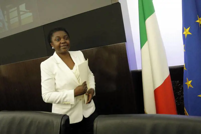 Kyenge choc: "Andrebbe abolito il reato di immigrazione clandestina"