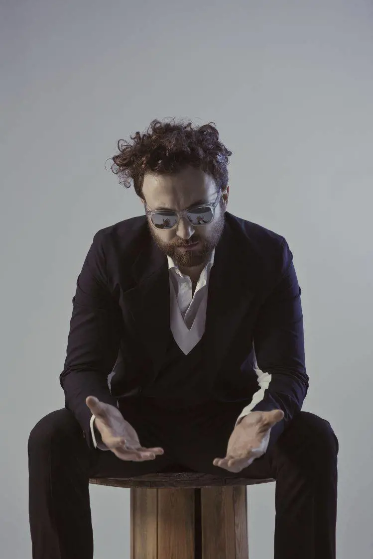 "Sono un “cantautorap” innamorato di Calvino"