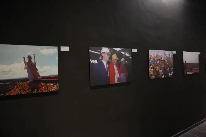 A MagicLand le foto e la voce di Giovanni Paolo II tra un giro e l'altro di giostra