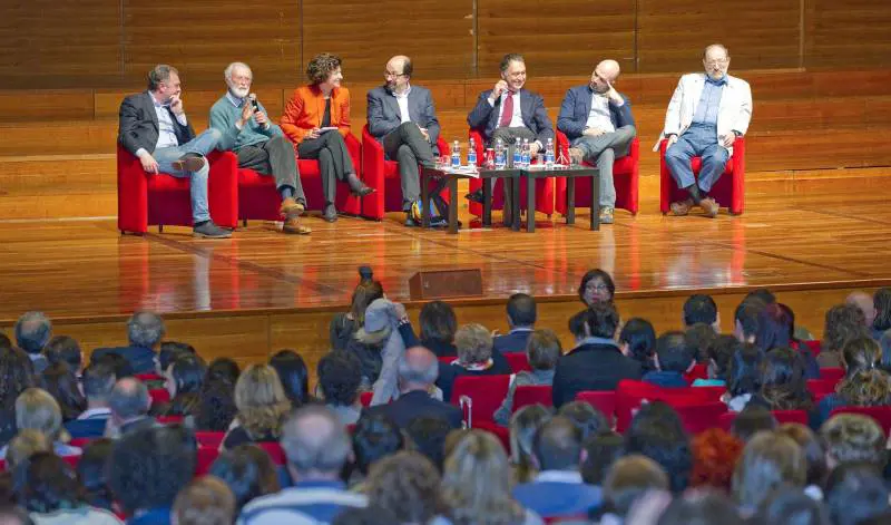 Gli anti Cav sparano: "Chi vota Pdl gonzo o furbo"
