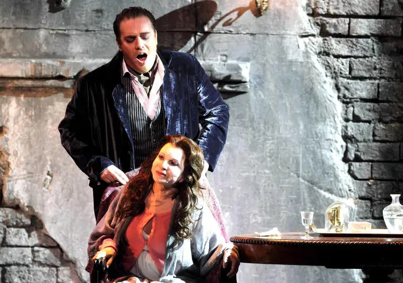 Traviata, «prima» con proteste Ma l'opera non ne risente