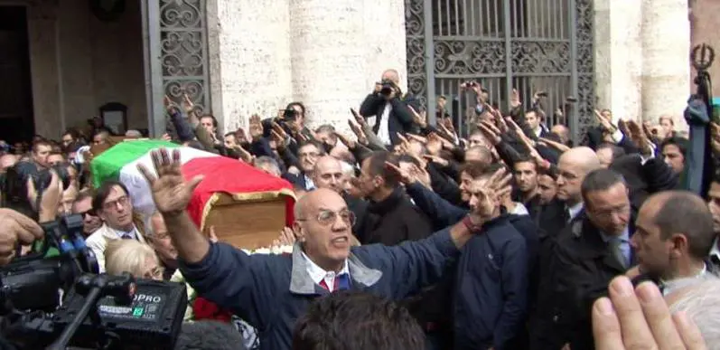 Da Almirante in poi fare il saluto romano non ha più senso