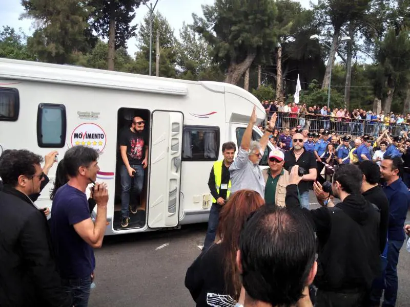 Il dittatore Grillo vuole "fare il culo" ai giornalisti