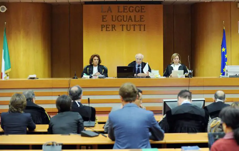 Per i morti dell'eternit un solo colpevole: condannato a 18 anni