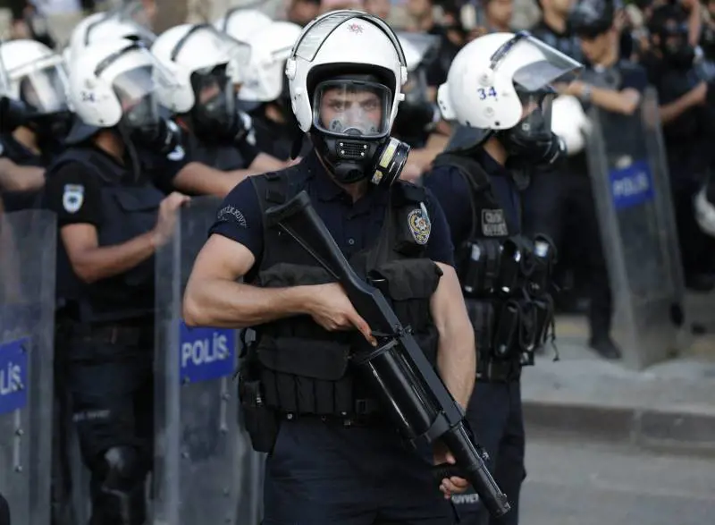 Armi hi tech ma non letali Ecco il poliziotto del futuro