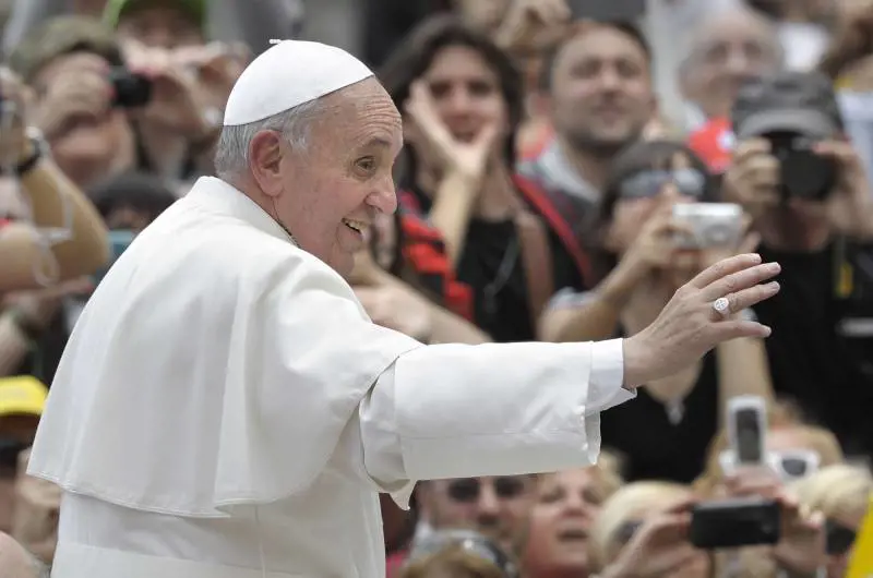 Bergoglio ai cristiani: "Lavorate in politica"