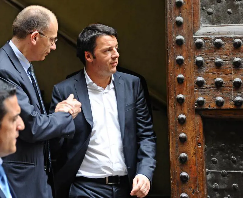 Renzi pugnala Letta