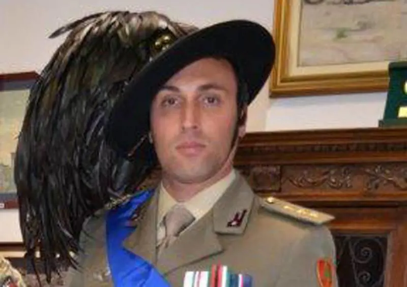 Una granata nel blindato: il bersagliere ucciso ha cercato di salvare i suoi