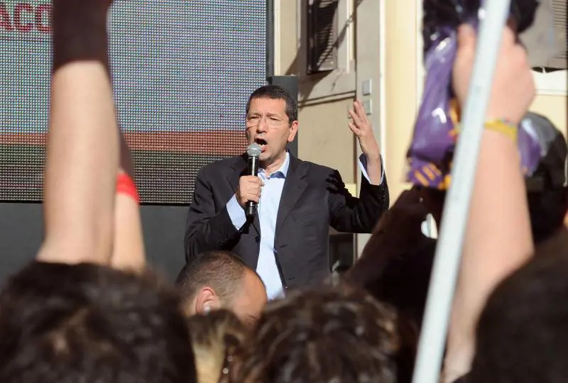 Ballottaggi, vince l'astensionismo: Marino vince a Roma, Brescia e Siena al Pd