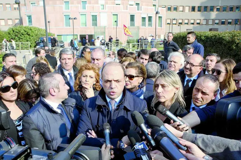 Il Pdl fa autocritica e riparte: "Pronto un nuovo partito"