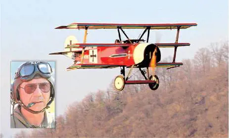 Giancarlo Zanardo (nel riquadro) pilota l’aereo del Barone rosso