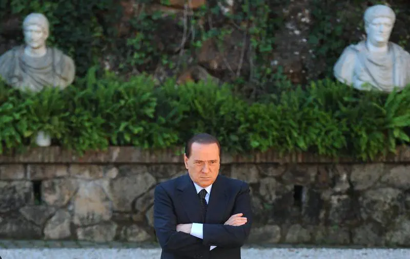 Consulta, il Cav tiene duro: "Leale sostegno al governo ma continua l'accanimento"
