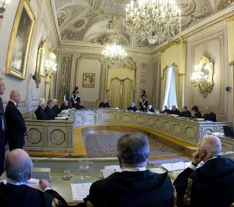 La Corte Costituzionale riunita nel palazzo della Consulta