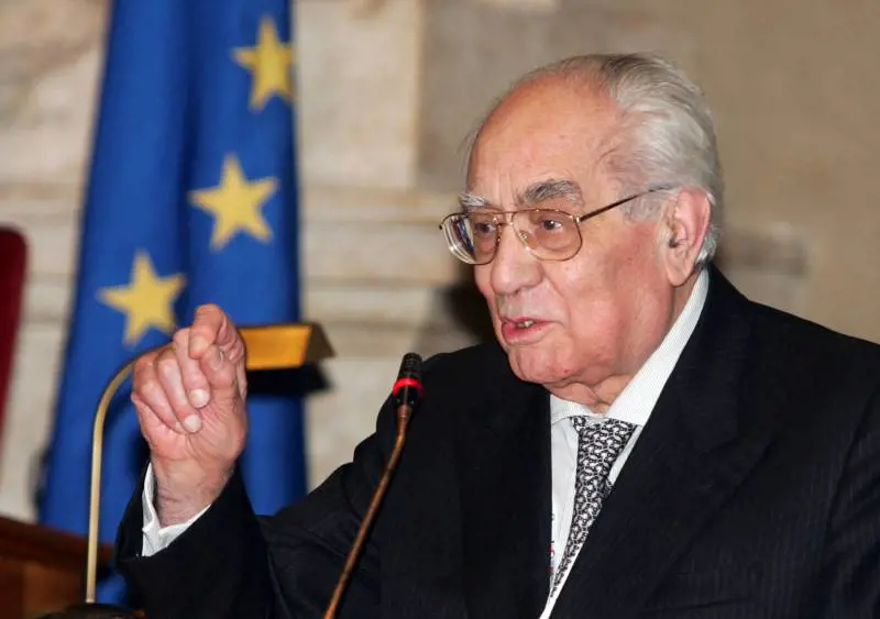 Il senatore a vita Emilio Colombo