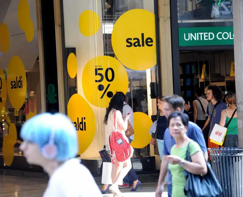 Saldi, parte (piano) la caccia all'affare