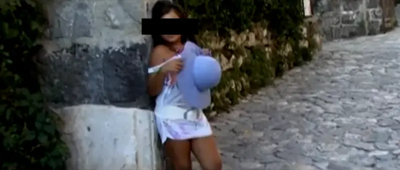 Quando la prima comunione ti "trasforma" in una velina. Ma è davvero solo un gioco?