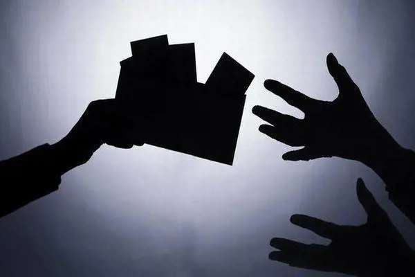 Sempre meno prestiti e sempre più cari, le banche strozzano le imprese