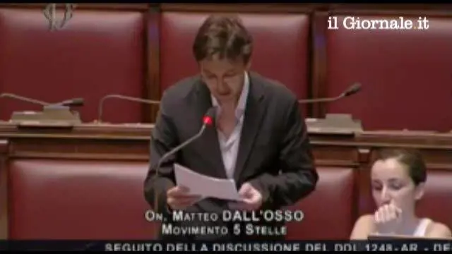 Il deputato M5S Dall'Osso perde il filo: sbeffeggiato. Ma ha la sclerosi