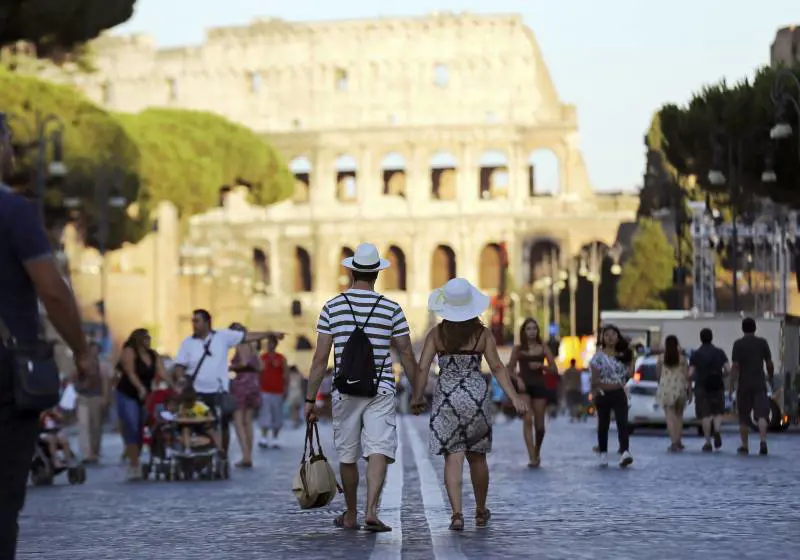Fori imperiali nel caos, commercianti in rivolta: "A settembre la serrata"