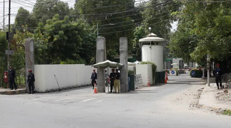 L'ingresso del consolato statunitense