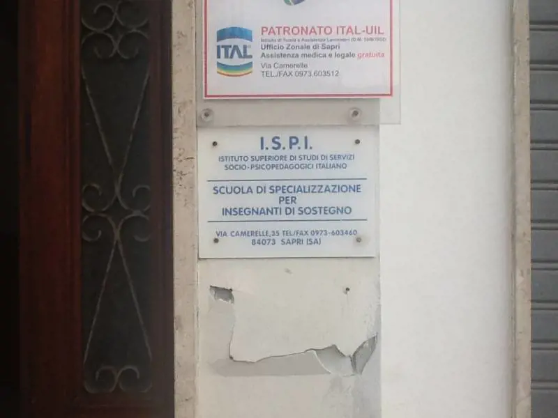 Le tante stranezze e i misteri intorno alla scuola di Sapri