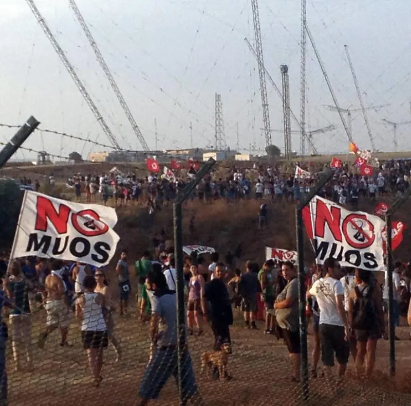 Sicilia: attivisti "No Muos" assaltano base, ferito militare