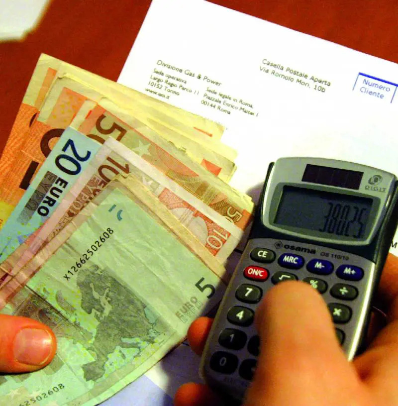 Cala la fiducia dei consumatori "È ai minimi dal 2017"