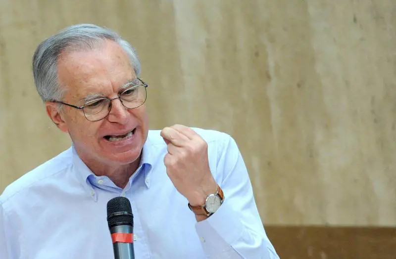 Il Pd prepara l'imbroglio: sul voto palese sta coi grillini