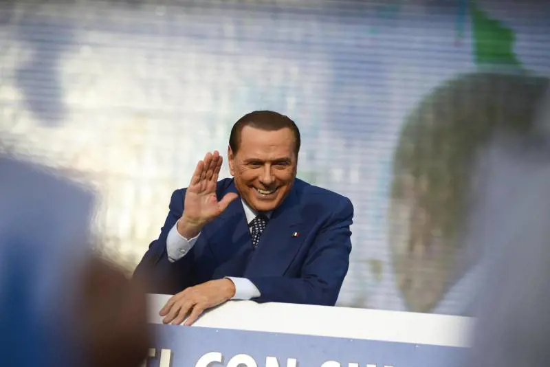 Cav ad Arcore con Letta e legali: le ipotesi per restare in campo