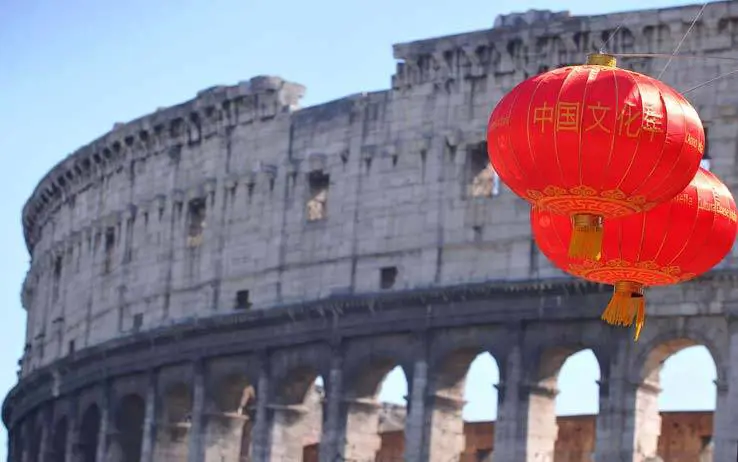 La crisi economica in Italia? Non la sentono solo i cinesi