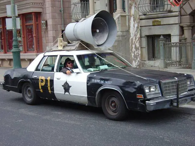 La Dodge Monaco 1974, la Bluesmobile regina di fughe e sfasciacarrozze