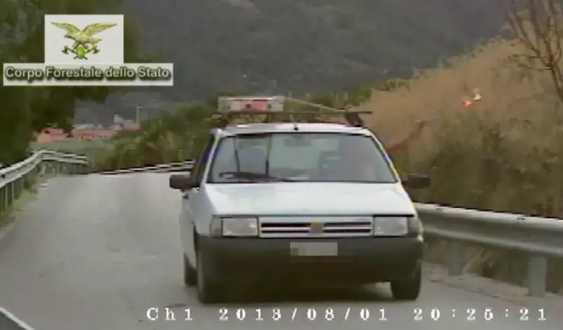 Piromane inchiodato da un video: era un ausiliario dei vigili del fuoco