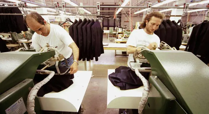 L'allarme di Confcommercio: "Abusivismo e contraffazione una piaga da 17 miliardi"