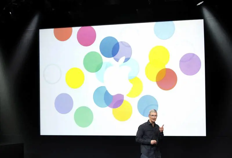 Apple presenta l'iPhone 5s e il modello low cost