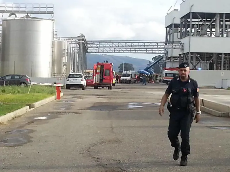 Lamezia, morto il terzo operaio colpito dall'esplosione di un silo