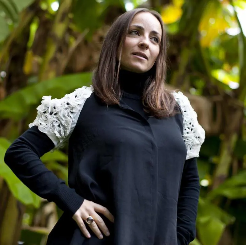 La vj cresciuta fra gli hippy: "So quanto può far male bere"