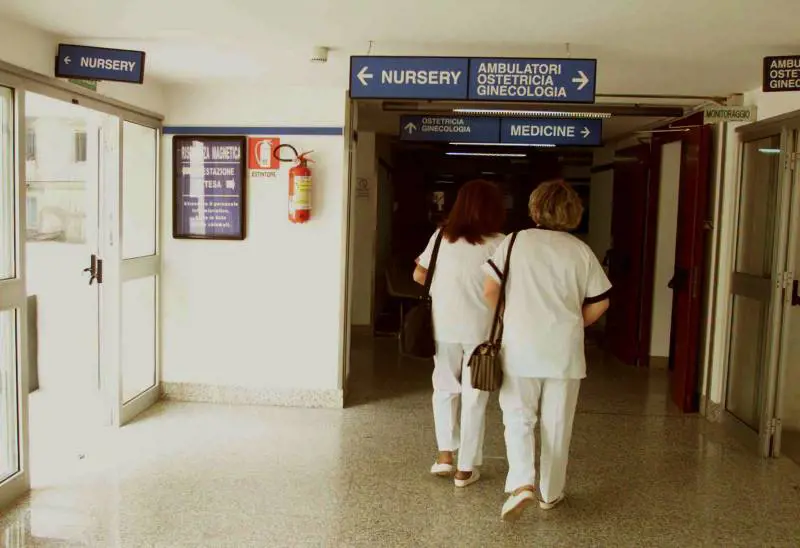 La sanità non guarisce mai: tagli, ma niente risparmi