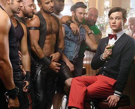 Sono troppo eterosessuali. Cacciati dal locale gay