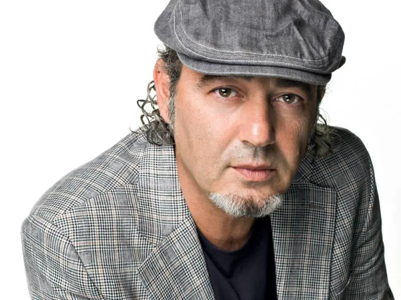 Duetti, "ospitate" e omaggi. La nuova vita degli album