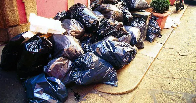 Caos di regole e moduli I rifiuti sono un rebus (anche per il Comune)