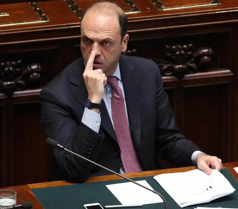I dubbi di Alfano sui toni duri: io diversamente berlusconiano