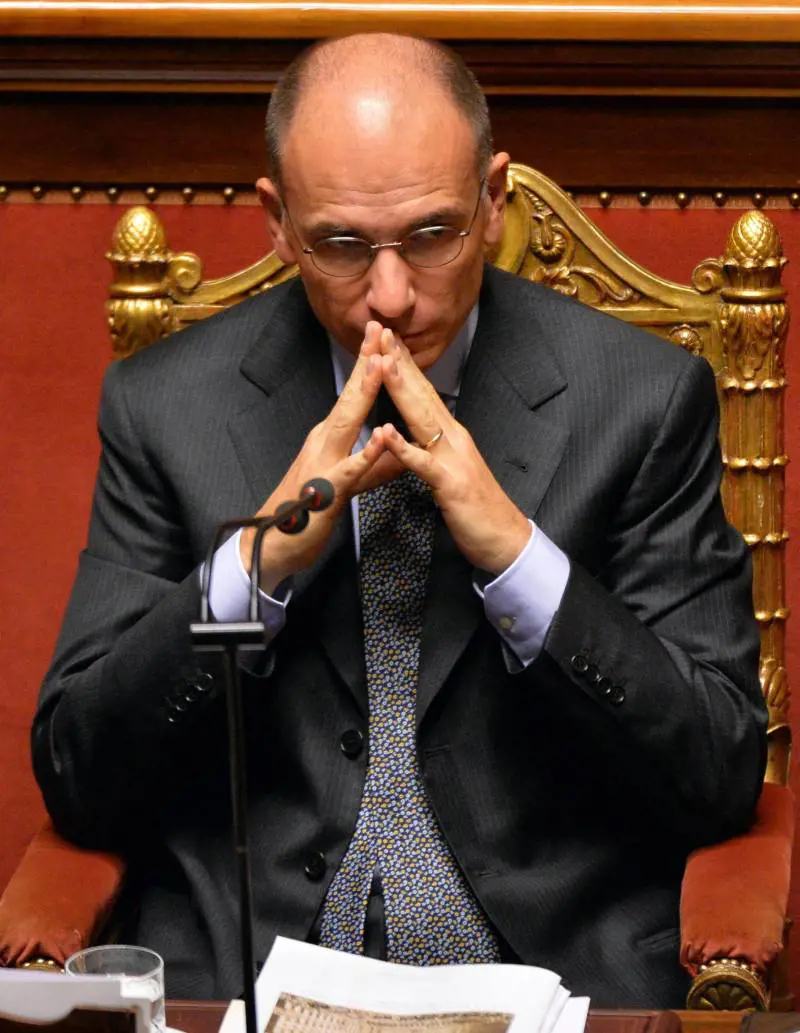 Letta parla in Senato: "Se governo muore, deve farlo in Parlamento"