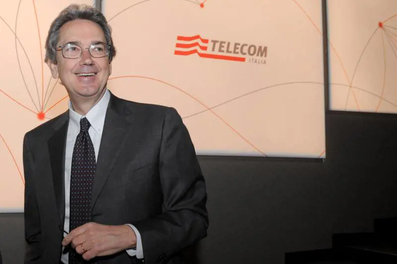 Telecom, Bernabè lascia